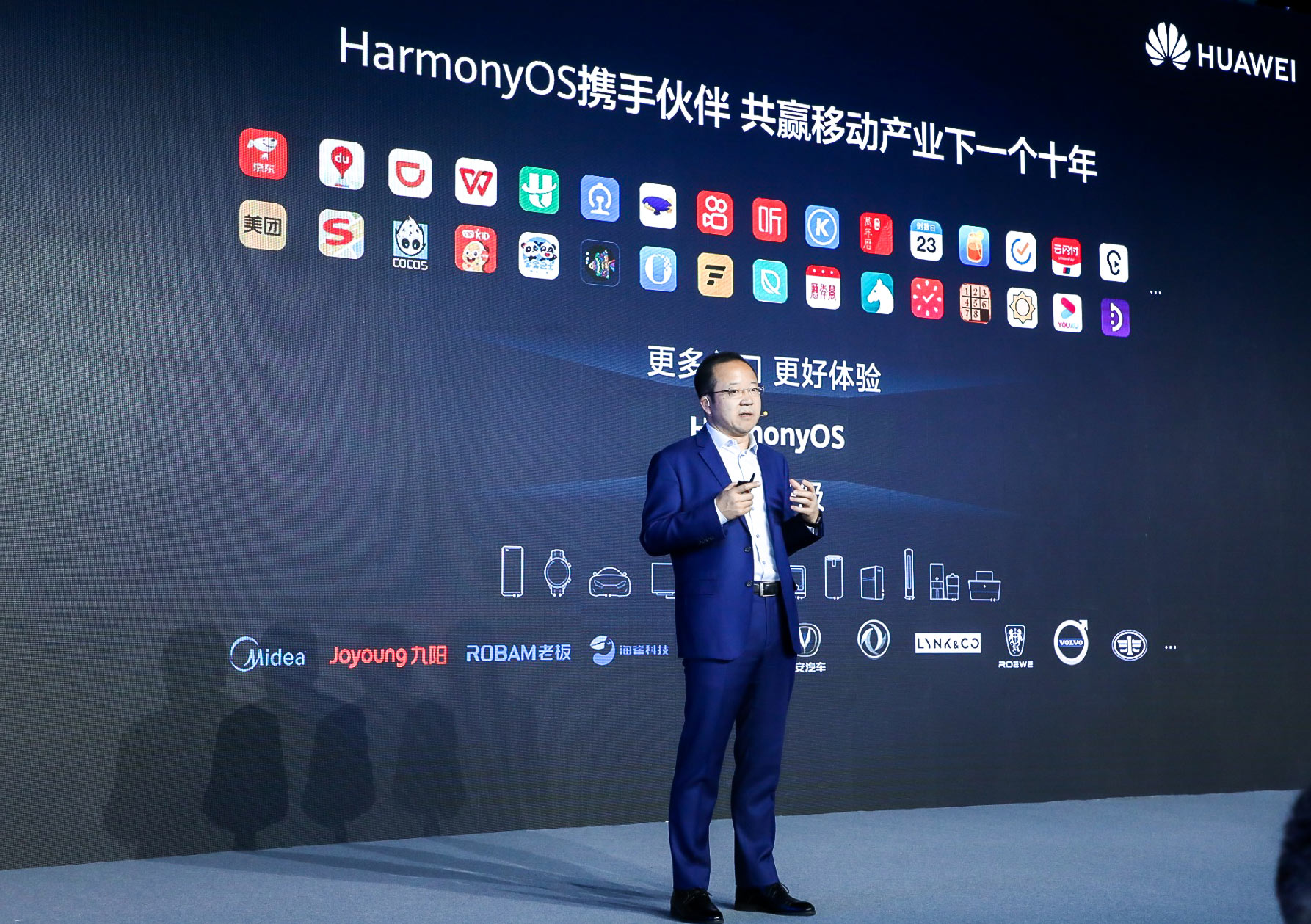 若是你安装Ubuntu原先的版本，你需要升级你的版本到Ubuntu 11.04，我们原先介绍过，在此不再赘述。参考此文章。接下来是大家要做的事情！若是你喜欢Unity，可是你的显卡不给力3D不支持，怎么办呢？安装Unity-2D：sudo apt-add-ppa repository: unity-2d-team/unity-2d-daily#2 安装更新Ubuntu最新版本，并不意味着你的软件是最新版本，对吧？升级你的软件版本:sudo apt-get update && sudo apt-get upgrade#3 安装Ubuntu TweakUbuntu Tweak是最给力的ubuntu设置工具之一。安装它，很简单：sudo add-apt-repository ppa:tualatrix/ppa#4 添加Medibuntu仓库源，激活Canonical伙伴软件Medibuntu是一些必要的但是不能封装在Ubuntu中的软件，比如win32codec，google-earth,opera等等。sudo apt-get install medibuntu#5 安装sambasamba服务器安装后，就可以与你所在的网络中的其他同学共享文件了。sudo apt-get install samba#6 安装媒体工具首先安装vlc–强大的东东sudo apt-get install vlc还需要安装一些常用的编码sudo  apt-get install non-free-codecs libxine1-ffmpeg gxine mencoder  libmpcdec3 libquicktime1 flac faac faad sox ffmpeg2theora libmpeg2-4若需要支持DVD，则sudo apt-get install libdvdcss2 && sudo /usr/share/doc/libdvdread4/./install-css.sh还需要Flash支持啊，虽然你恨它，可是没它真有点不行！在Ubuntu软件中心搜索安装即可！64位系统的同学可以使用命令安装sudo add-apt-repository ppa:sevenmachines/flash#7 想玩WOW，CS吗？安装PlayOnLinux!sudo apt-get install playonlinux#8 想玩其他游戏？PlayDeb!!可以添加Playdeb源http://archive.getdeb.net/install_deb/playdeb_0.3-1~getdeb1_all.deb然后，可以点击playdeb上的软件就可以一键安装！#9 XMBC–强大的媒体中心无需多言，命令安装：sudo add-apt-repository ppa:team-xbmc#10 视频编辑–Openshot虽然系统自带的opentivi可以，但是openshot更好用！安装最新版本：sudo add-apt-repository ppa:jonoomph/openshot-edge#11 备份数据Deja Dup安装：sudo apt-get install deja-dup#12 安装BT客户端下载BT，比如各种文艺片，你懂的，我不看，但是看到同学们津津有味，嗯，提供客户端：@，Deluge客户端sudo add-apt-repository ppa:deluge-team/ppa@，Vuze客户端sudo apt-get install vuze#13，安装ftp客户端Filezilla有网站/博客的同学，推荐FTP客户端。安装：sudo apt-get install filezilla#14，IM即时通讯QQ现在的webqq还算可以，empathy喝pidgin可以安装最新的libqq2010协议@ googlecode;新浪微博很多客户端，除官方推荐外还有eicodesign，还有gwibber的插件sudo apt-add-repository ppa:gwibber-team/ppamsn客户端sudo apt-get install amsn其他的就容易解决啦！还有skype：sudo apt-get update && sudo apt-get install skype#15，安装Java run time JREsudo add-apt-repository ppa:ferramroberto/java#16,安装Dropbox！我们介绍过很多云存储客户端，在此不详细介绍了@ here!#17,虚拟机virtual box弄个游戏什么的，有时候虚拟机也是必要的。Ubuntu系统软件中心搜索安装。#18，图像编辑GIMP，当属第一！安装最新版，虽然系统自带：sudo add-apt-repository ppa:matthaeus123/mrw-gimp-svn#19，喜欢conky？安装！sudo apt-get install conky其他配置自己找找主题即可。我会在以后将原先总结的conky主题给大家弄下，敬请期待！还有screenlet之类的小插件：sudo apt-add-repository ppa:screenlets/ppa#20，安装解压文件废话少说，命令：sudo apt-get install unace unrar zip unzip p7zip-full p7zip-rar sharutils rar uudeview mpack lha arj cabextract file-roller看看那些压缩文件还打不开吗？小样，弄不死它！#21，其他还有截图工具shutter,sshFQ利器图形界面gstm！不一而足！若有错误，敬请指出。本文写作过程中参考了ubuntuwiki&unixmen